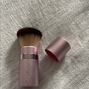 Too Faced Retractable Kabuki Brush